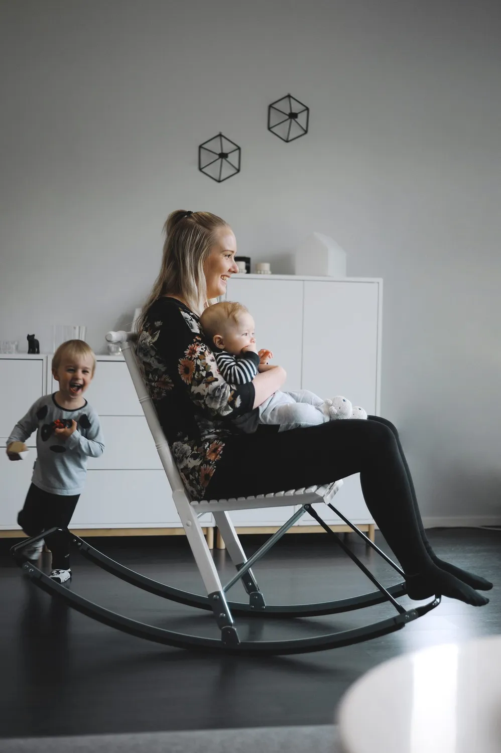 ESLA Nordic gungstol i trä nordisk design