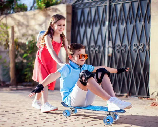 BELEEV Cruiser 22 skateboard blå lysande hjul