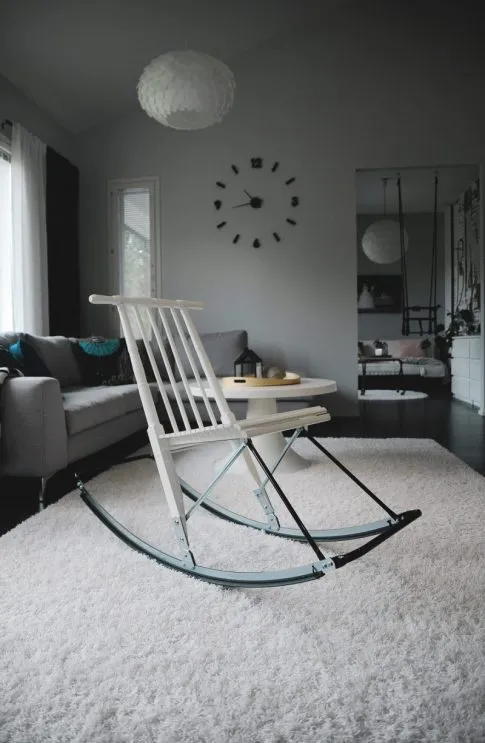 ESLA Nordic gungstol i trä nordisk design
