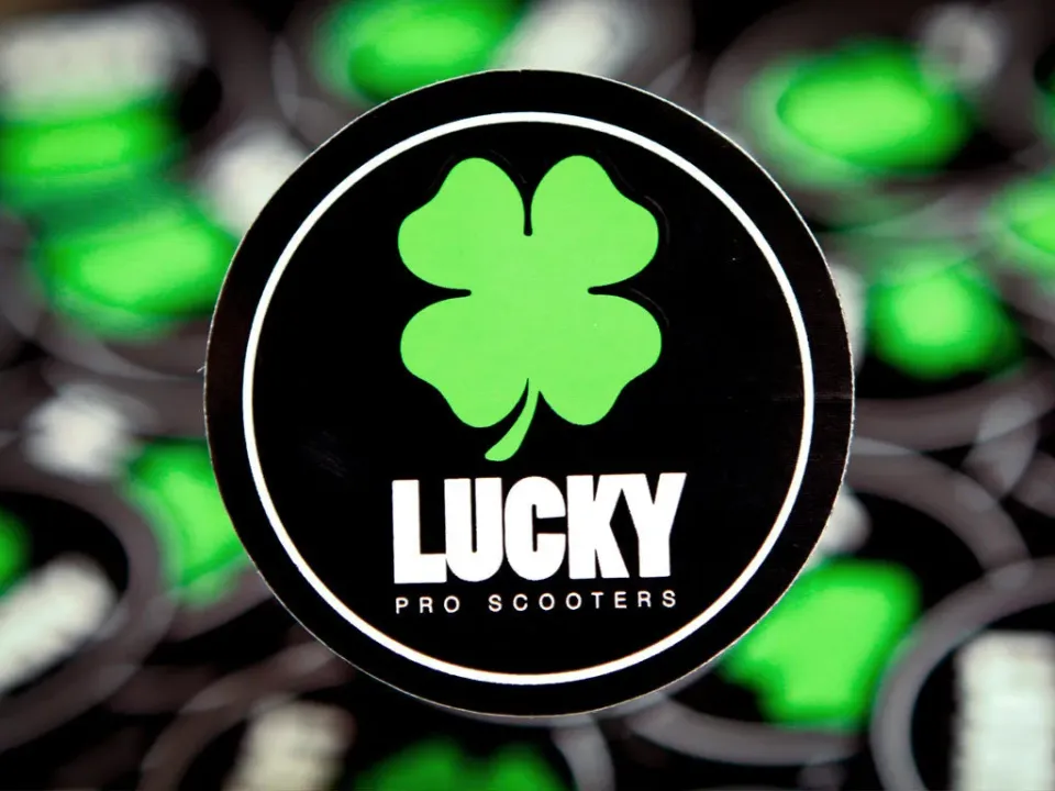 Lucky Round klistermärke vinyl 3 tum vädertåligt