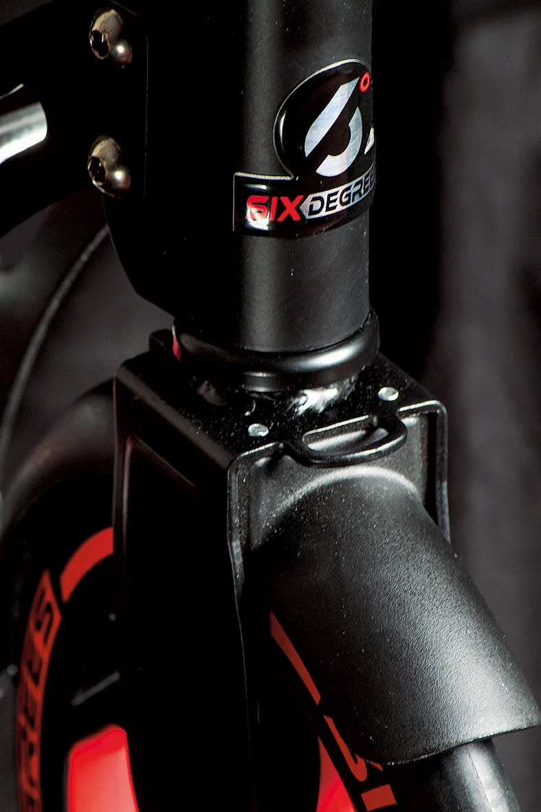 SIX DEGREES sparkcykel 230/215 mm röd PU-hjul