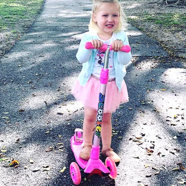 Beleev Pinky sparkcykel 3 hjul rosa lysande hjul
