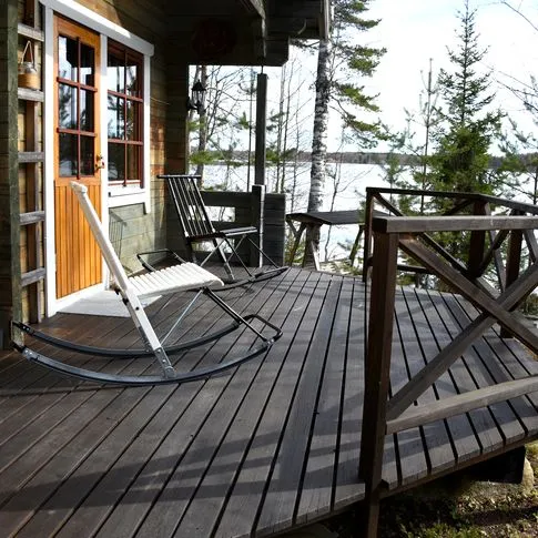 ESLA Nordic gungstol i trä nordisk design