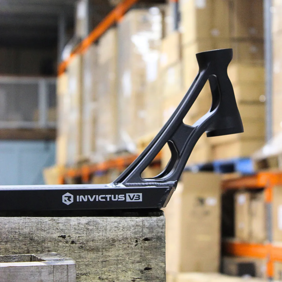 Root Industries Invictus v3 sparkcykeldeck 19,5" svart镁