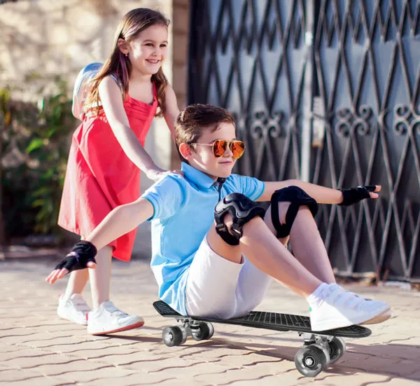 Beleev 22" cruiser skateboard svart LED-hjul